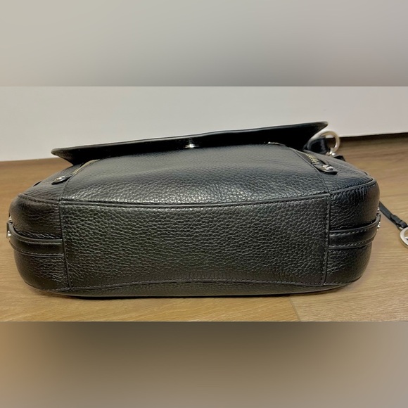 MICHAEL KORS BEDFORD LEGACY LEATHER FLAP SHOULDER BAG in BLACK - EUC - Picture 6 of 10